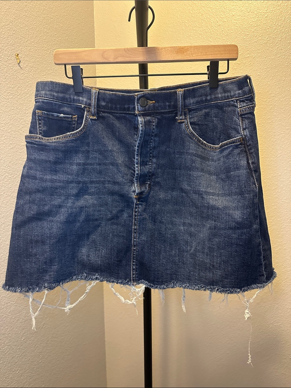 Joe’s Jeans Denim Mini Skirt Size 32 Distressed Raw Frayed Hem Blue Jean